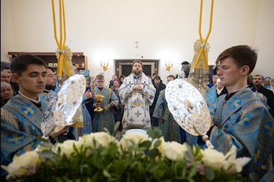 Митрополит Игнатий совершил Божественную литургию во Введенском храме Саратова
