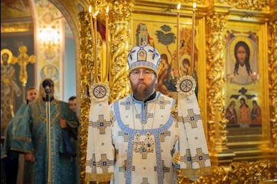 Митрополит Игнатий совершил Божественную литургию в Свято-Троицком кафедральном соборе Саратова