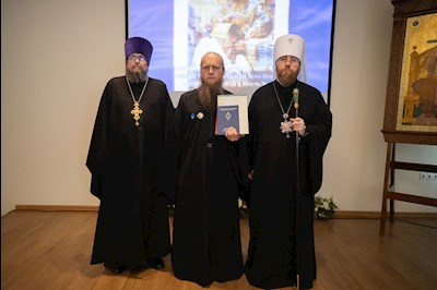 Митрополит Игнатий вручил дипломы выпускникам СПДС
