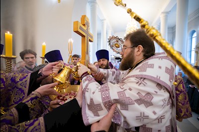 Митрополит Игнатий совершил всенощное бдение с чином выноса Креста в Свято-Троицком кафедральном соборе г. Вольска