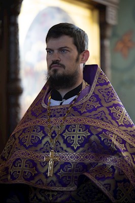 Митрополит Игнатий совершил Божественную литургию в Крестовоздвиженском храме г. Хвалынска