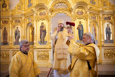 Митрополит Игнатий совершил Божественную литургию в Свято-Никольском храме с. Октябрьский Городок