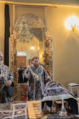 Митрополит Игнатий совершил Литургию Преждеосвященных Даров в Покровском соборе г. Саратова