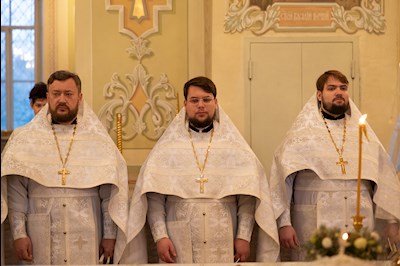 Митрополит Игнатий совершил Великую вечерню в соединении с Литургией святителя Василия Великого и чин Великого освящения воды в Покровском соборе г. Саратова