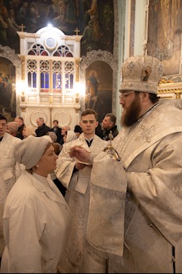 Митрополит Игнатий совершил всенощное бдение в Духосошественском соборе г. Саратова