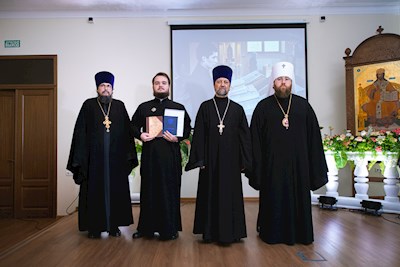 Митрополит Игнатий вручил дипломы выпускникам СПДС