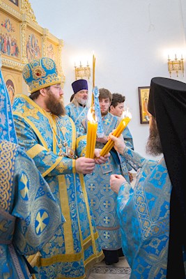 Митрополит Игнатий совершил великое освящение храма Владимирской иконы Божией Матери и Божественную литургию в новоосвященном храме
