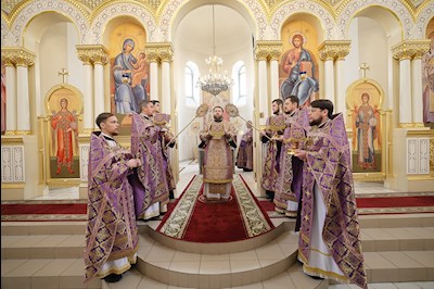 Митрополит Игнатий совершил Божественную литургию в соборном храме святителя Спиридона Тримифунтского г. Саратова