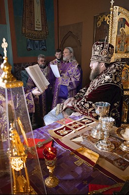 Митрополит Игнатий совершил Божественную литургию в Крестовоздвиженском храме г. Хвалынска