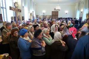 Божественная литургия на Архиерейском подворье — храме во имя преподобного Серафима Саровского г. Саратова