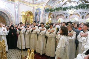 Митрополит Лонгин совершил Рождественское ночное богослужение