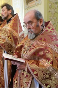 В Великий Четверг Митрополит Лонгин совершил Литургию Василия Великого и Чин умовения ног