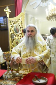 Божественная литургия на Архиерейском подворье — храме во имя преподобного Серафима Саровского г.Саратова