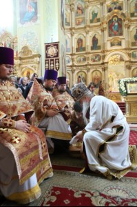 Вечерня в соединении с Литургией Василия Великого и Чин умовения ног в храме в честь Покрова Пресвятой Богородицы г.Саратова