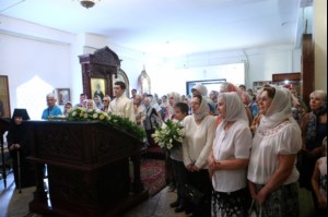 Божественная литургия в храме во имя святителя Тихона, епископа Воронежского, Задонского чудотворца г. Саратова
