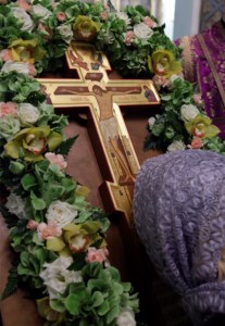 Всенощное бдение c Чином Воздвижения Креста в храме в честь Сошествия Святого Духа города Саратова