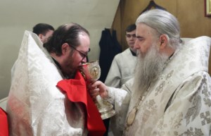 Божественная литургия и панихида в храме во имя святителя и чудотворца Николая на Елшанском кладбище г. Саратова