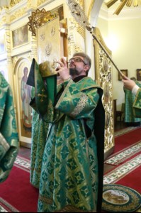 Божественная литургия на Архиерейском подворье — храме во имя преподобного Серафима Саровского г.Саратова