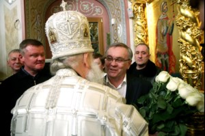 Митрополит Лонгин совершил Рождественское ночное богослужение