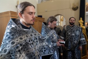 Литургия Преждеосвященных Даров, малое повечерие и утреня Великого Четвертка на Архиерейском подворье — в храме во имя святых равноапостольных Мефодия и Кирилла при СГУ
