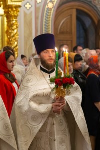 Митрополит Лонгин совершил пасхальное богослужение