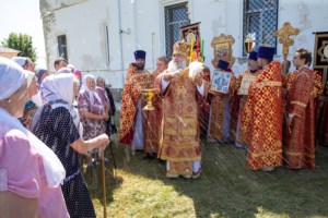 Божественная литургия в храме в честь Воскресения Христова с. Ивано-Языковка Аткарского района