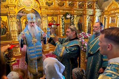 Божественная литургия в Свято-Троицком кафедральном соборе г. Саратова