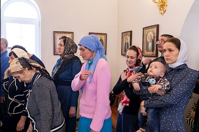 Божественная литургия в храме в честь святителя Иоанна Златоуста в п. Зональный г. Саратова