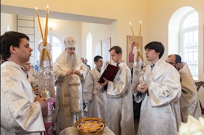 Божественная литургия в храме во имя святого праведного Лазаря Четверодневного на Новоелшанском кладбище г. Саратова