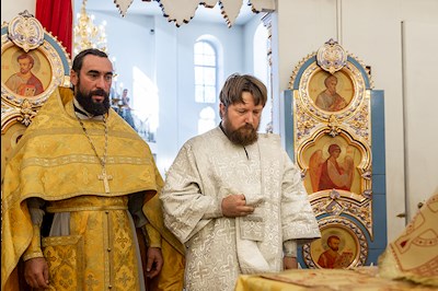 Божественная литургия в храме во имя святых первоверховных апостолов Петра и Павла г. Аткарска