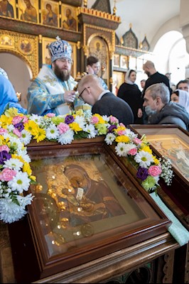 Митрополит Игнатий совершил Божественную литургию на Архиерейском подворье – в храме в честь иконы Божией Матери «Утоли моя печали» г. Саратова