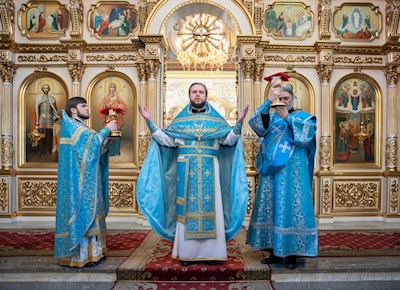 Митрополит Саратовский и Вольский Игнатий совершил вечерню в соединении с Литургией Иоанна Златоуста в Покровском соборе г. Саратова