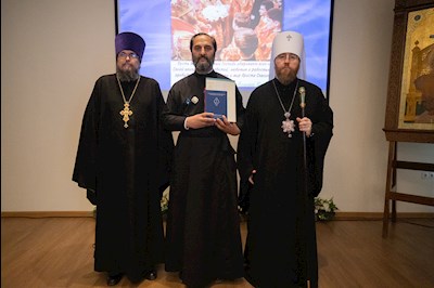 Митрополит Игнатий вручил дипломы выпускникам СПДС