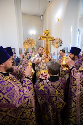 Митрополит Игнатий совершил всенощное бдение с чином выноса Креста в Свято-Троицком кафедральном соборе г. Вольска