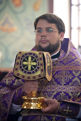 Митрополит Игнатий совершил Божественную литургию в Крестовоздвиженском храме г. Хвалынска