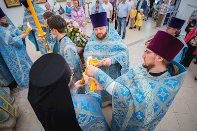 Митрополит Игнатий совершил великое освящение храма Владимирской иконы Божией Матери и Божественную литургию в новоосвященном храме