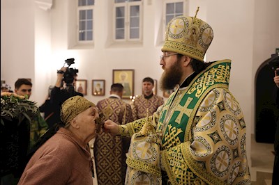 Митрополит Игнатий совершил Литургию Преждеосвященных Даров в храме в честь иконы Божией Матери «Всех скорбящих Радость» г. Саратова