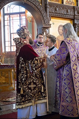 Митрополит Игнатий совершил Божественную литургию в Крестовоздвиженском храме г. Хвалынска