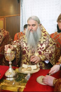 Божественная литургия в храме в честь Воздвижения Честнаго и Животворящего Креста Господня на территории Вольского военного института материального обеспечения