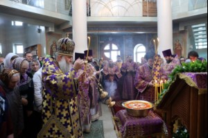 Божественная литургия и панихида в храме во имя Всех Святых, в земле Российской просиявших г. Саратова