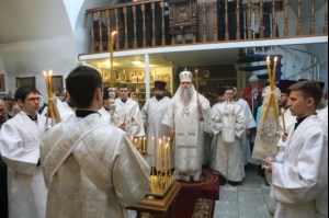 Божественная литургия и панихида в храме во имя святителя и чудотворца Николая на Елшанском кладбище г. Саратова