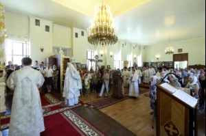 Божественная литургия и панихида на Архиерейском подворье – храме во имя преподобного Серафима Саровского г.Саратова