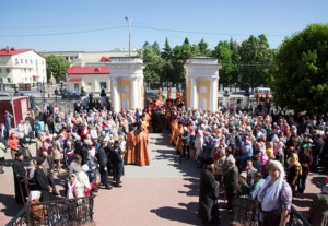 Божественная литургия на Архиерейском подворье — храме во имя святых равноапостольных Мефодия и Кирилла при СГУ в день памяти святых братьев
