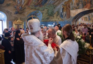 Божественная литургия и крещение оглашенных в Свято-Троицком кафедральном соборе Саратова