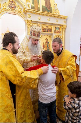 Божественная литургия в храме святых Царственных страстотерпцев п. Дубки Саратовского района
