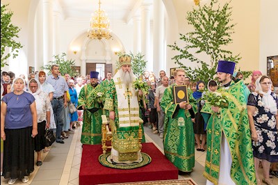 Божественная литургия в соединении с вечерней в Свято-Троицком кафедральном соборе г. Вольска