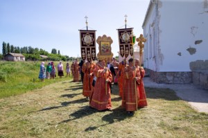 Божественная литургия в храме в честь Воскресения Христова с. Ивано-Языковка Аткарского района