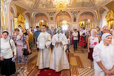 Божественная литургия в Свято-Троицком кафедральном соборе г. Саратова