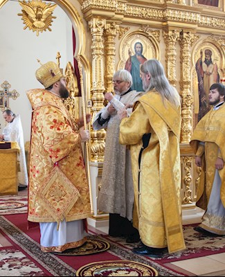 Митрополит Игнатий совершил Божественную литургию в храме Казанской иконы Божией Матери г. Саратова