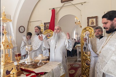 Божественная литургия в храме святых Царственных страстотерпцев г. Саратова